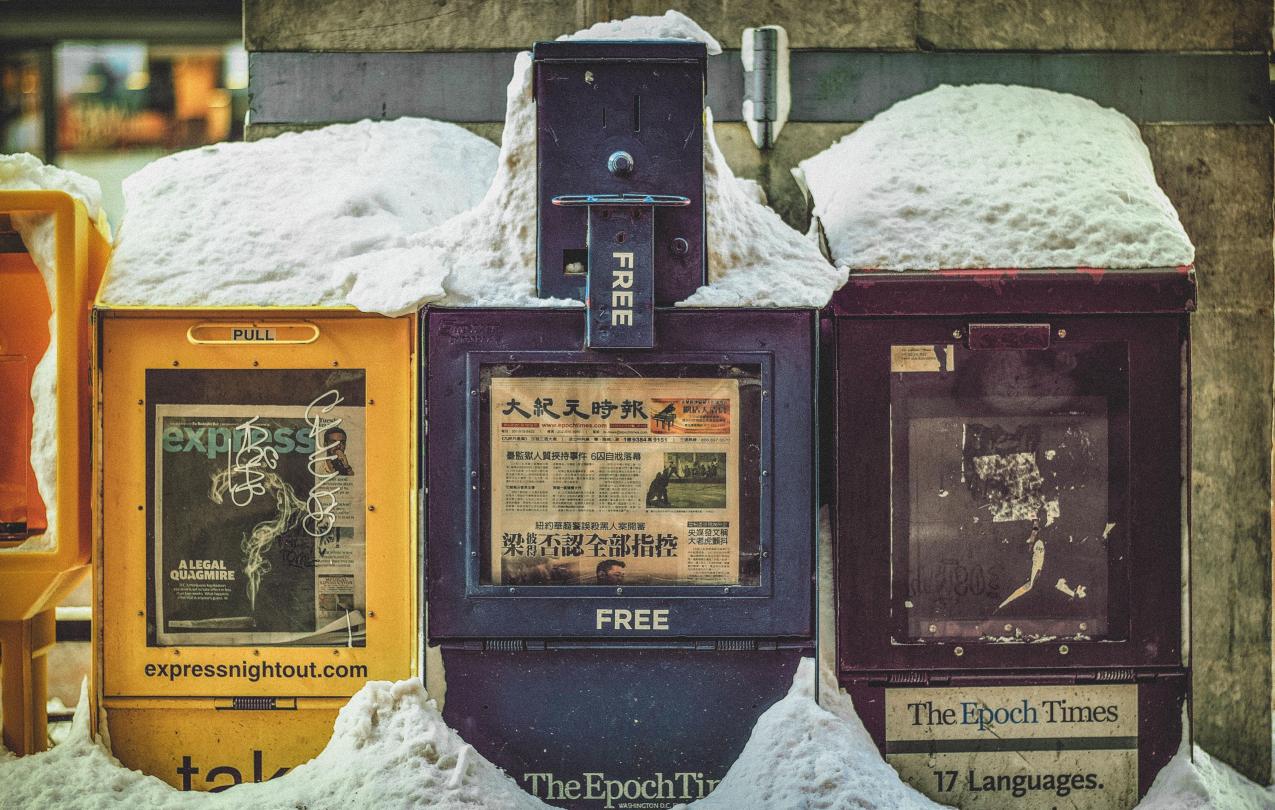 Snow covered newspaper vending machines to indicate news, CC0 from stocksnap.io