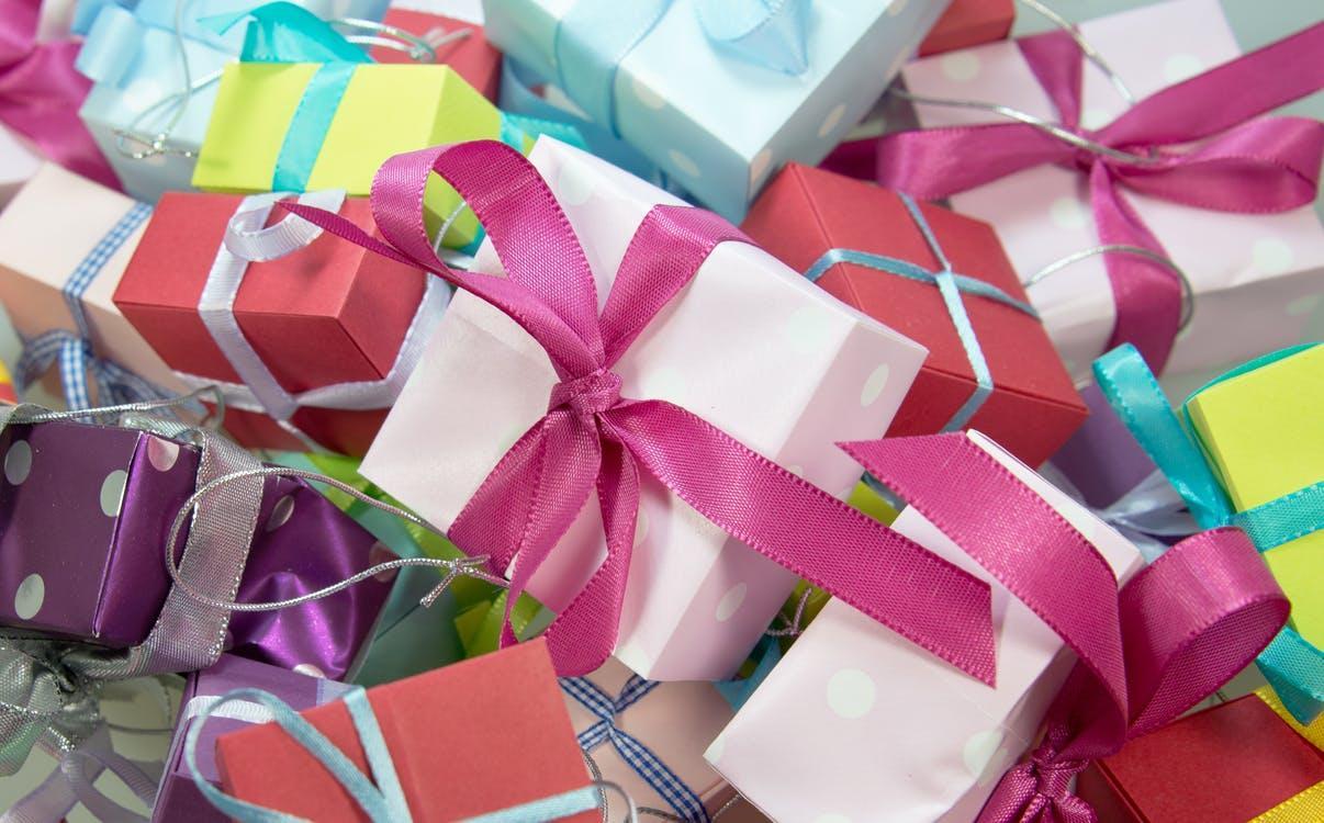 Gift boxes to signify gift giving, CC0 from pexels.com